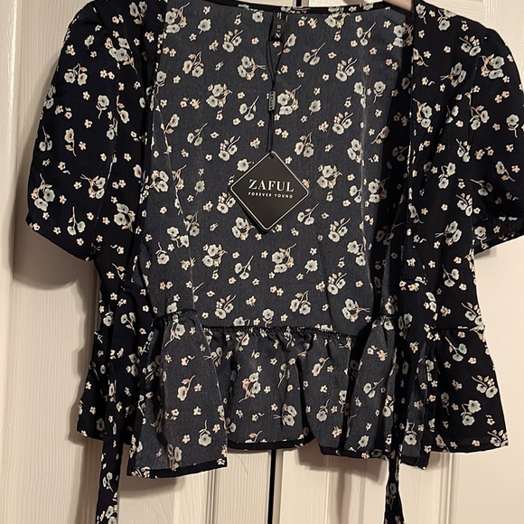 NWT Zaful short sleeve wrap shirt with tie size small - Picture 7 of 9